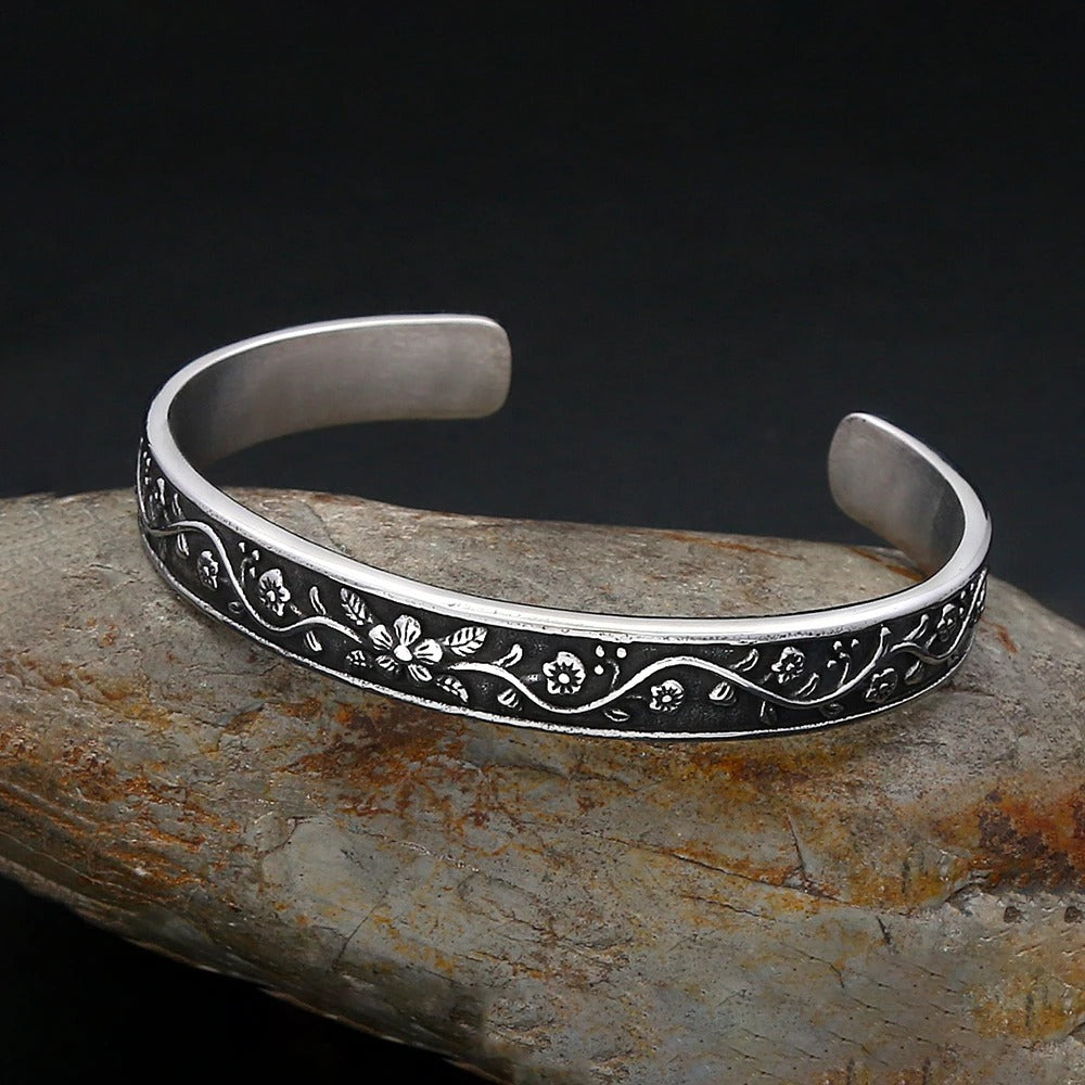 Men's Floral Vine Cuff in silver-tone Steel – original detail of the surface and opening