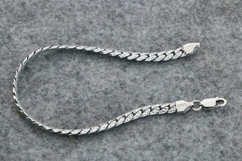 Men's Faceted Curb Bracelet in Sterling Silver – original detail of the chain and clasp