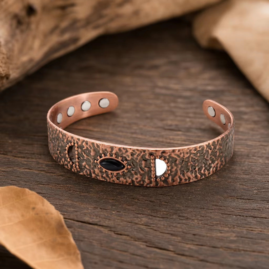 Men's Hammered Inlay Copper Cuff in copper with black inlays – detail