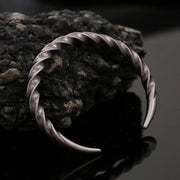 Men's Twisted Horn Cuff in silver-tone Steel – original detail of the surface and opening