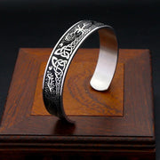 Men's Tree Knot Cuff in silver-tone Steel – original detail of the surface and opening