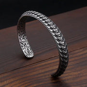 Men's Dragon Scale Cuff in silver-tone Steel – original detail of the surface and opening