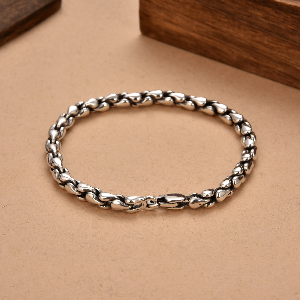 Men's Rounded Link Bracelet in 925 Sterling Silver – original detail