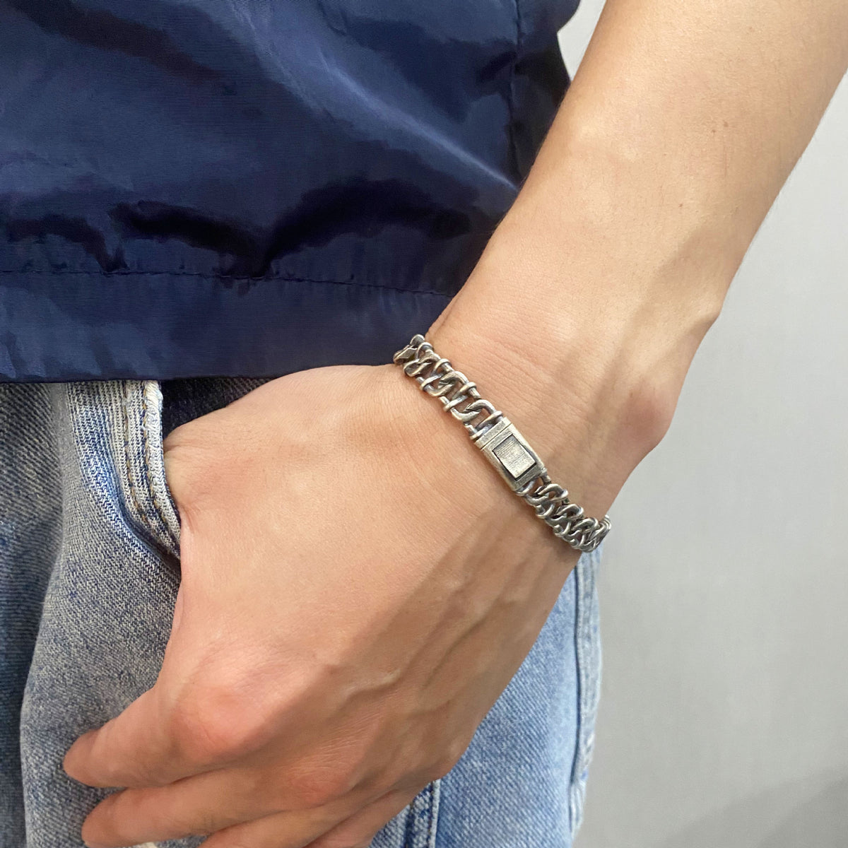 Men's Textured Band Bracelet in 925 Sterling Silver – original detail